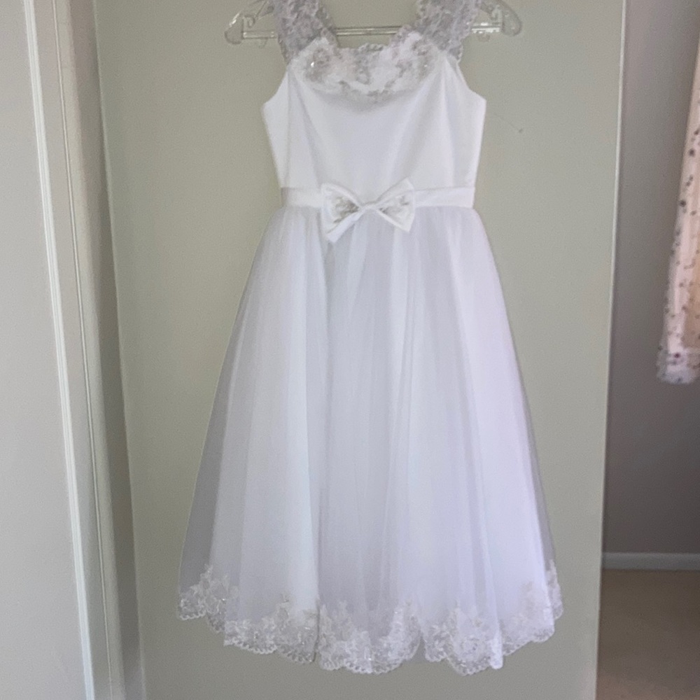 Joan Calabrese by Mon Cheri sleeveless. NWOT Sz 7 junior white lace tulle satin